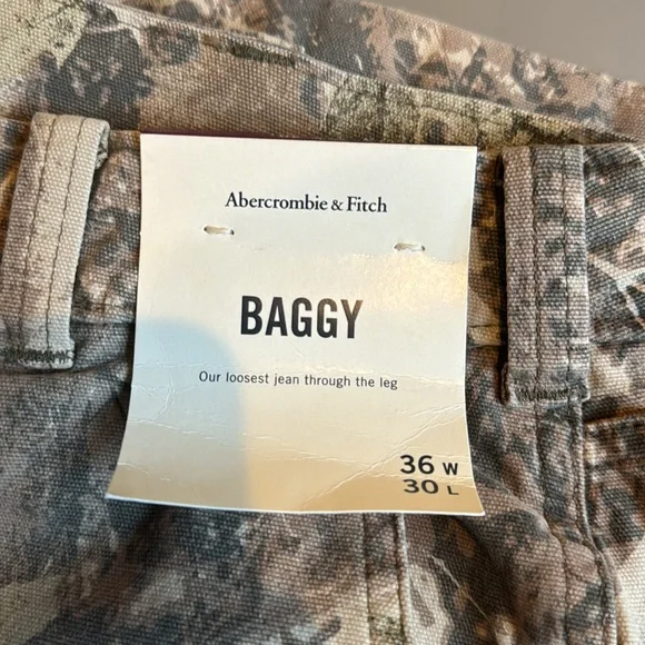 Abercrombie & Fitch Baggy - Picture 9 of 13